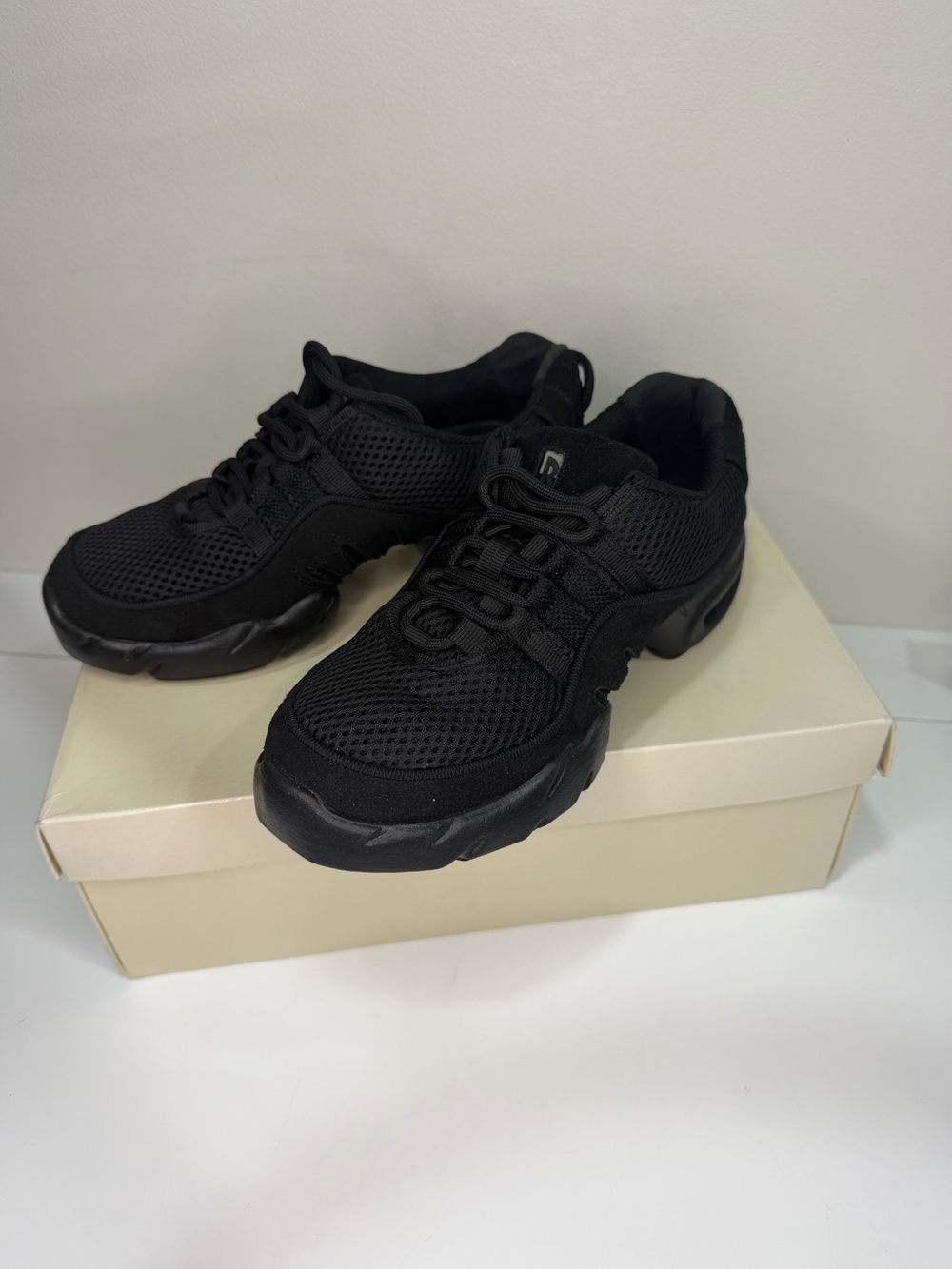 Bloch Boost DRT Black Mesh Split Sole Dance Sneakers Women’s 7.5 NIB